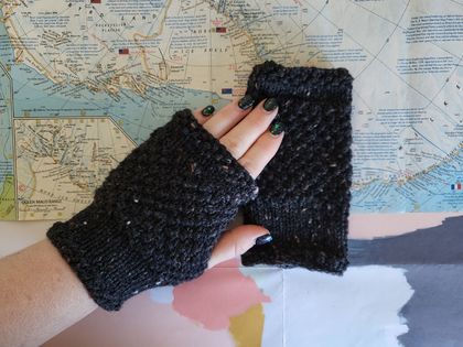 Log Cabin black tweed fingerless mitts – knitted from black tweed wool